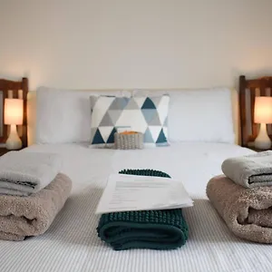 The Near Strawberry Hill Apartment