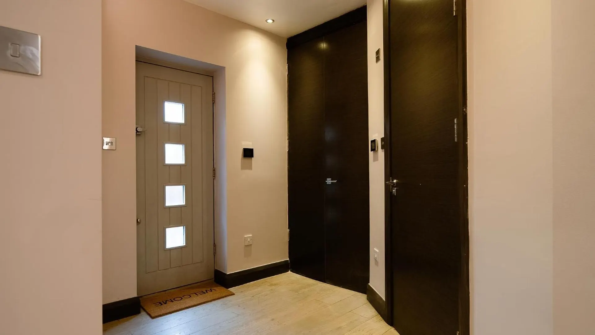 2Bed House Twickenham With Private Garden Villa 0*,  United Kingdom